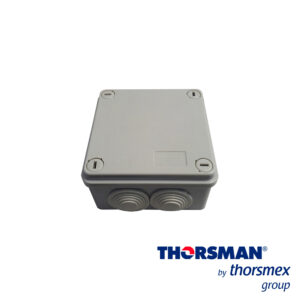 CAJA ESTANCA IP55 THORSMAN 20000-00001 DIMENSIONES 100x100x50 mm IDEAL PARA CCTV CAJA DE REGISTRO Y TAPA CON TORNILLOS DE AJUSTE DE 1/4 DE VUELTA COLOR GRIS CONOS PARA TUBO DE 3/4 DIÁMETRO MÁXIMO CUENTA CON 6 ENTRADAS GRADO DE PROTECCIÓN IP 55 RESISTENCIA AL IMPACTO IK 08 RESISTENCIA AL HILO INCANDESCENTE: 650O MATERIA PRIMA: ABS CERTIFICACIONES/NORMAS/PRUEBAS CUMPLE CON LA NORMA: EN 60670-22