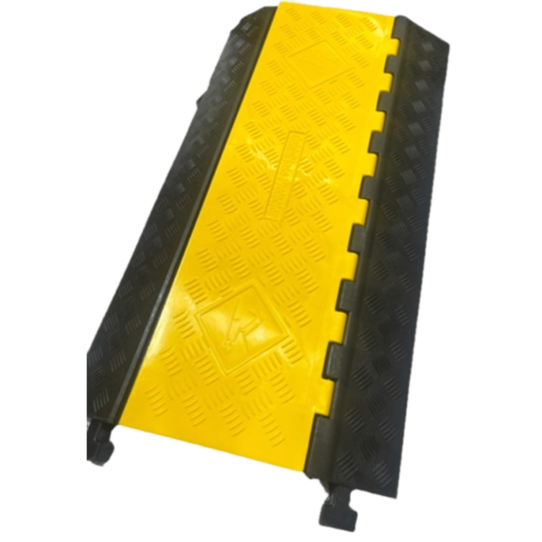 Protector de Cable de 3 Canales / Base de Goma y Tapa de Plástico / Tamaño del Canal 56x55MM / Capacidad de Carga 6.1 Toneladas / Longitud 90 cm / Ancho del Contorno 50 cm / Altura 7.5 cm / Color Amarillo-Negro / Material Hule
