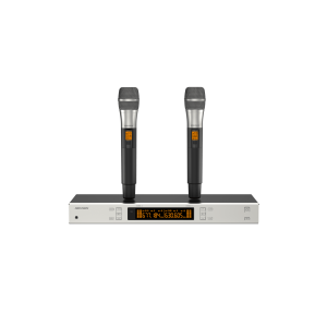 Hikvision ds-qapmkhc2-2u Sistema de Micrófono Inalámbrico UHF / 2 Canales / Micrófono de Mano / Frecuencia 821-942 MHz / Distancia 100 m / Salida Balanceada y No Balanceada / Sincronización Infrarroja / Recepción True Diversity